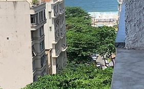 Apartamento 1 quarto com varanda com vista para o mar