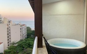 Apartamento 1 quarto com varanda com vista para o mar